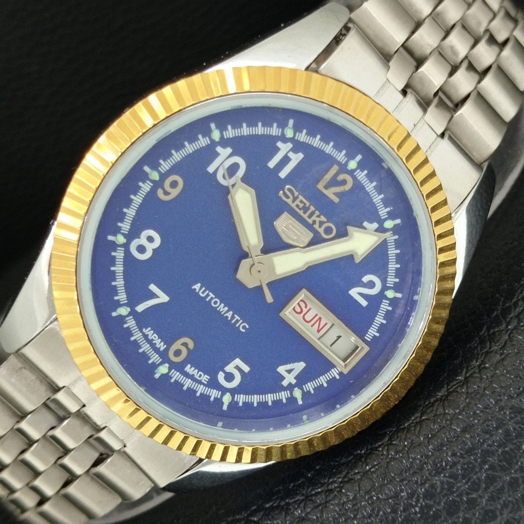 Vintage 1982 Seiko Automatic Mens Silver Watch WDaydate  Blue Accents